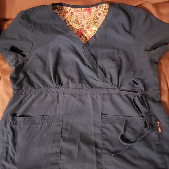 Koi by Kathy Peterson scrub top - Picture 1 of 4